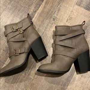 ‼️4 for $15‼️ JustFab heeled booties